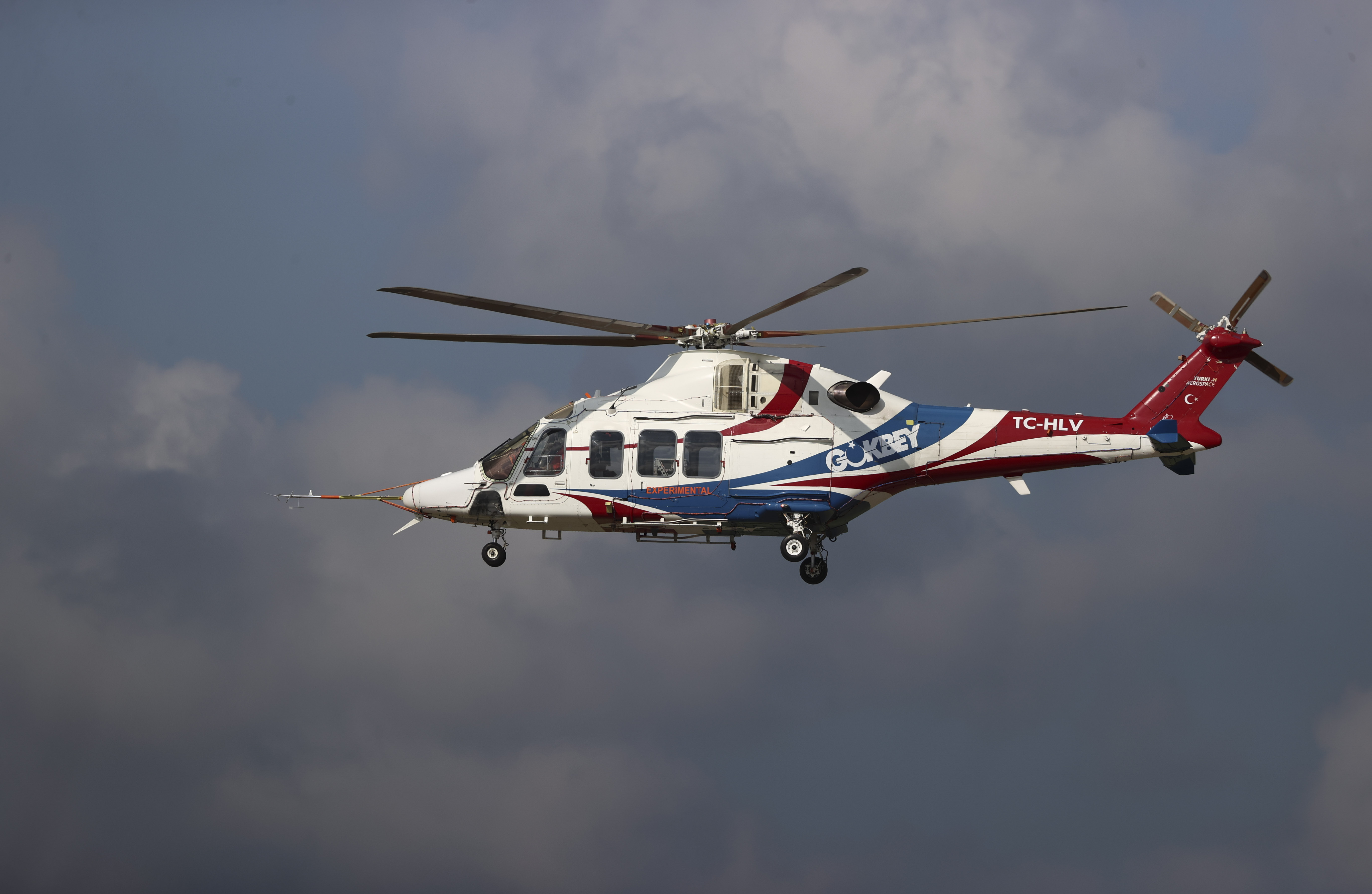 aa-20220830-28768084-28768062-teknofest-gosteri-ucuslari-ilgiyle-izlendi.jpg