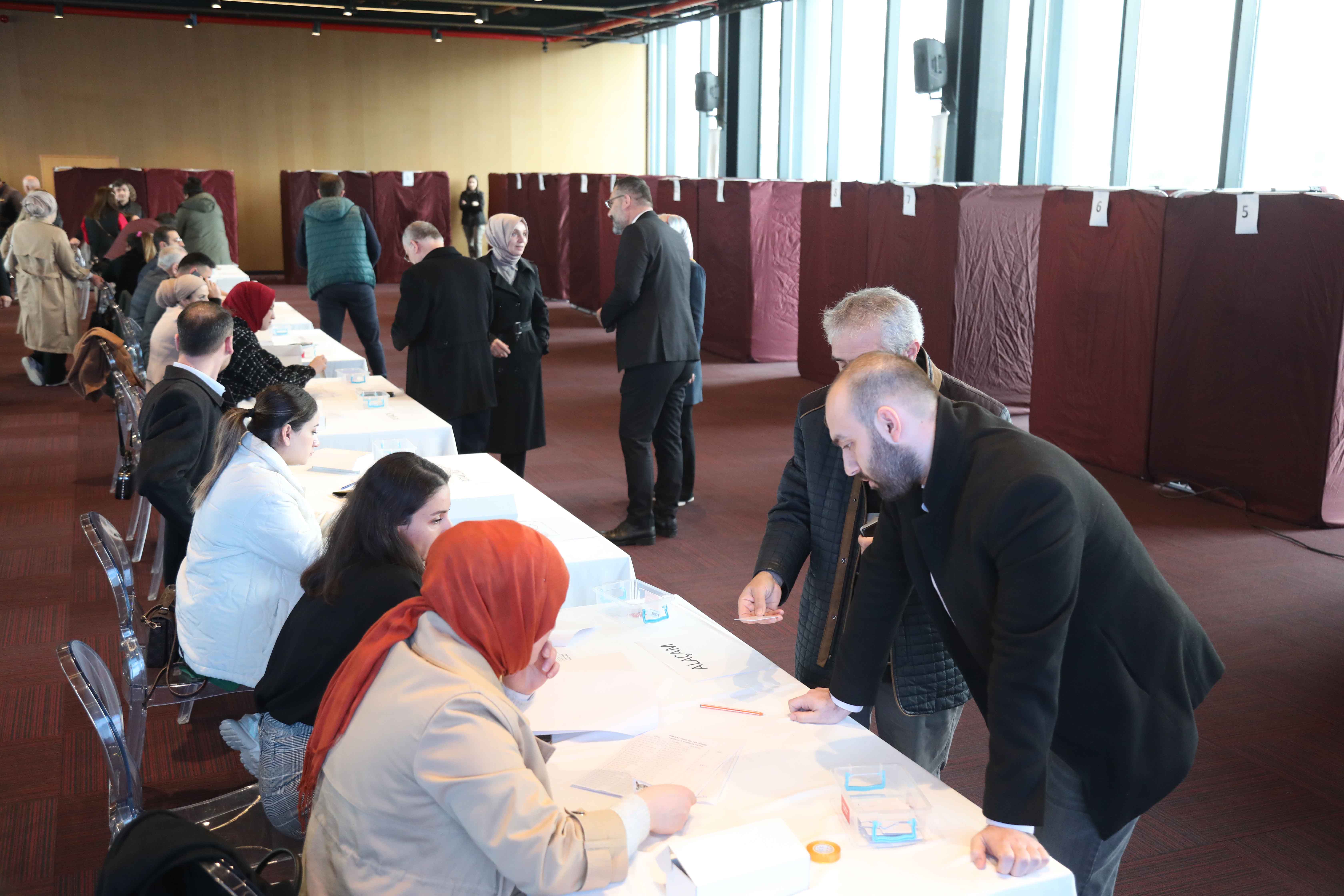 aa-20230325-30675104-30675102-ak-parti-genel-baskan-yardimcisi-usta-samsunda.jpg