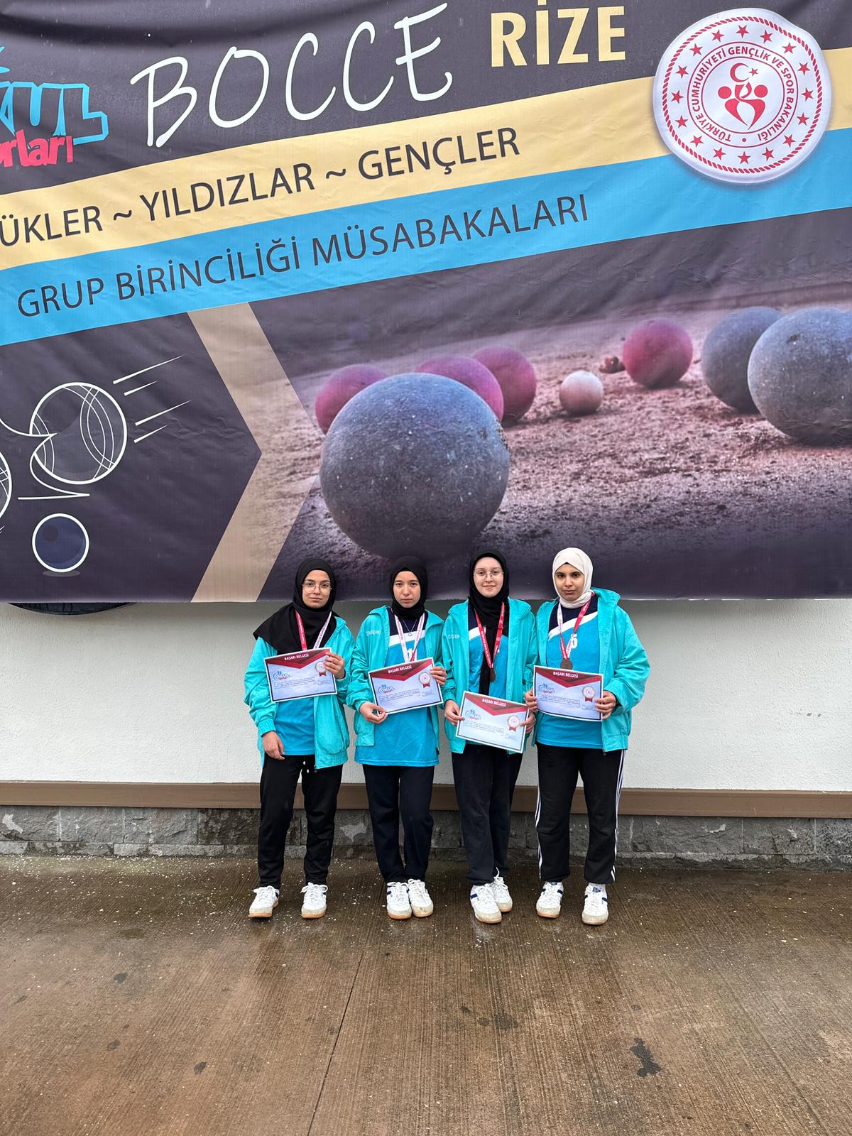 aa-20230401-30738828-30738827-alacam-sehit-kara-anadolu-imam-hatip-lisesi-ogrencileri-boccede-ucunculuk-elde-etti.jpg