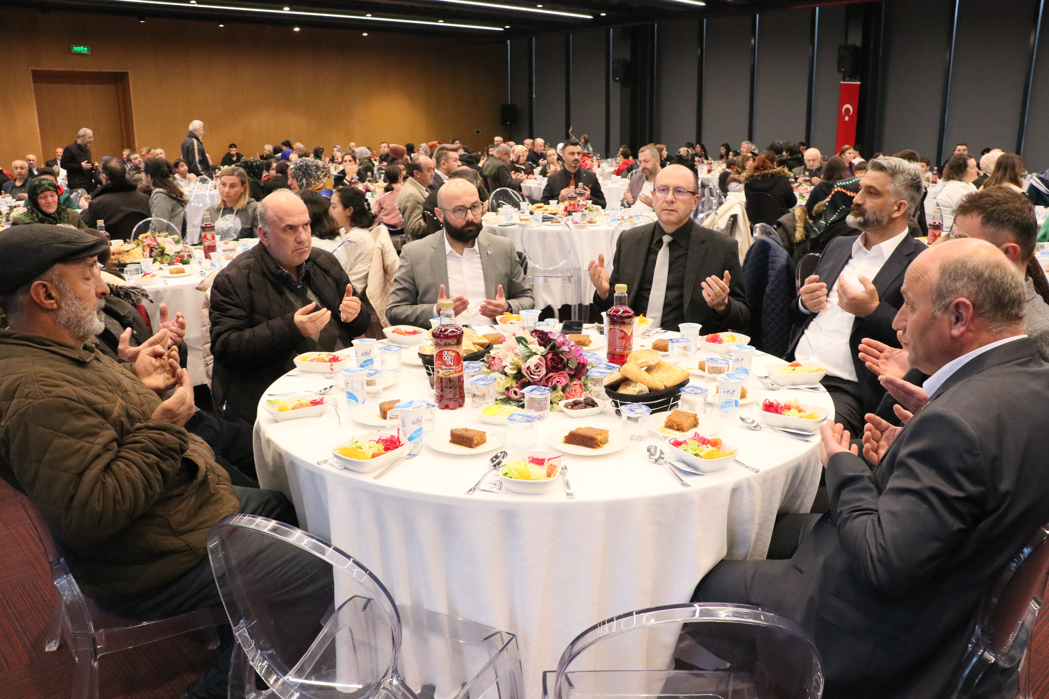aa-20230402-30747634-30747631-samsunda-depremzedeler-icin-iftar-programi.jpg