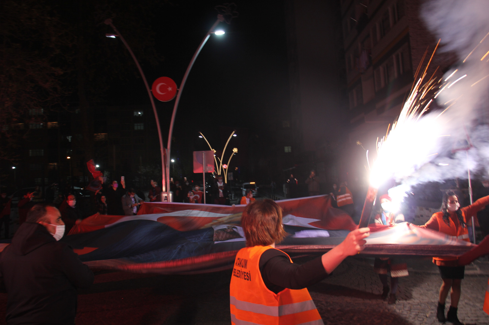 atakum-balkonlarinda-23-nisan-coskusu-14.jpeg