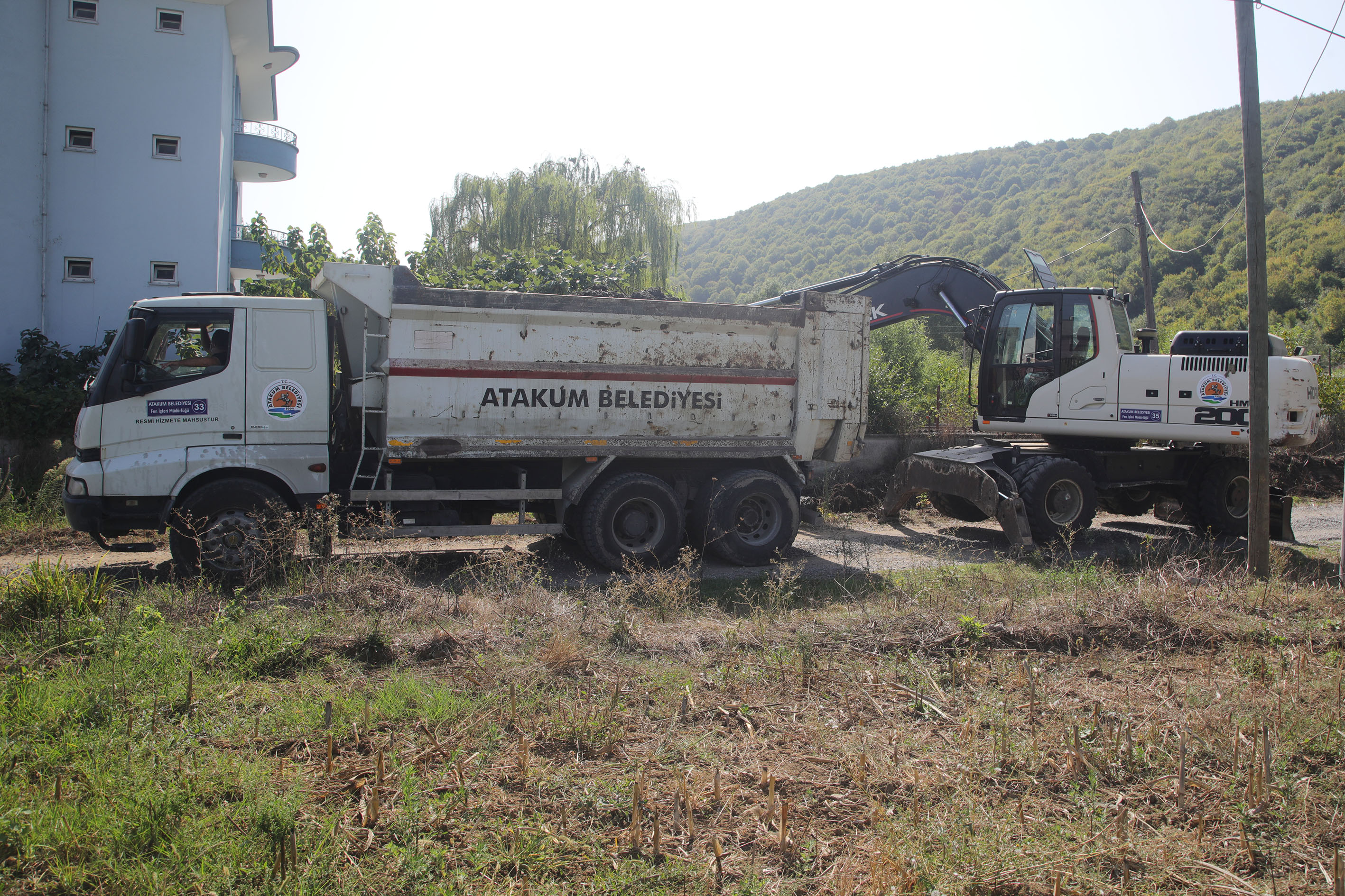 atakum-belediyesi-dere-ve-su-kanallarinda-taskina-karsi-onlem-aldi-02.JPG