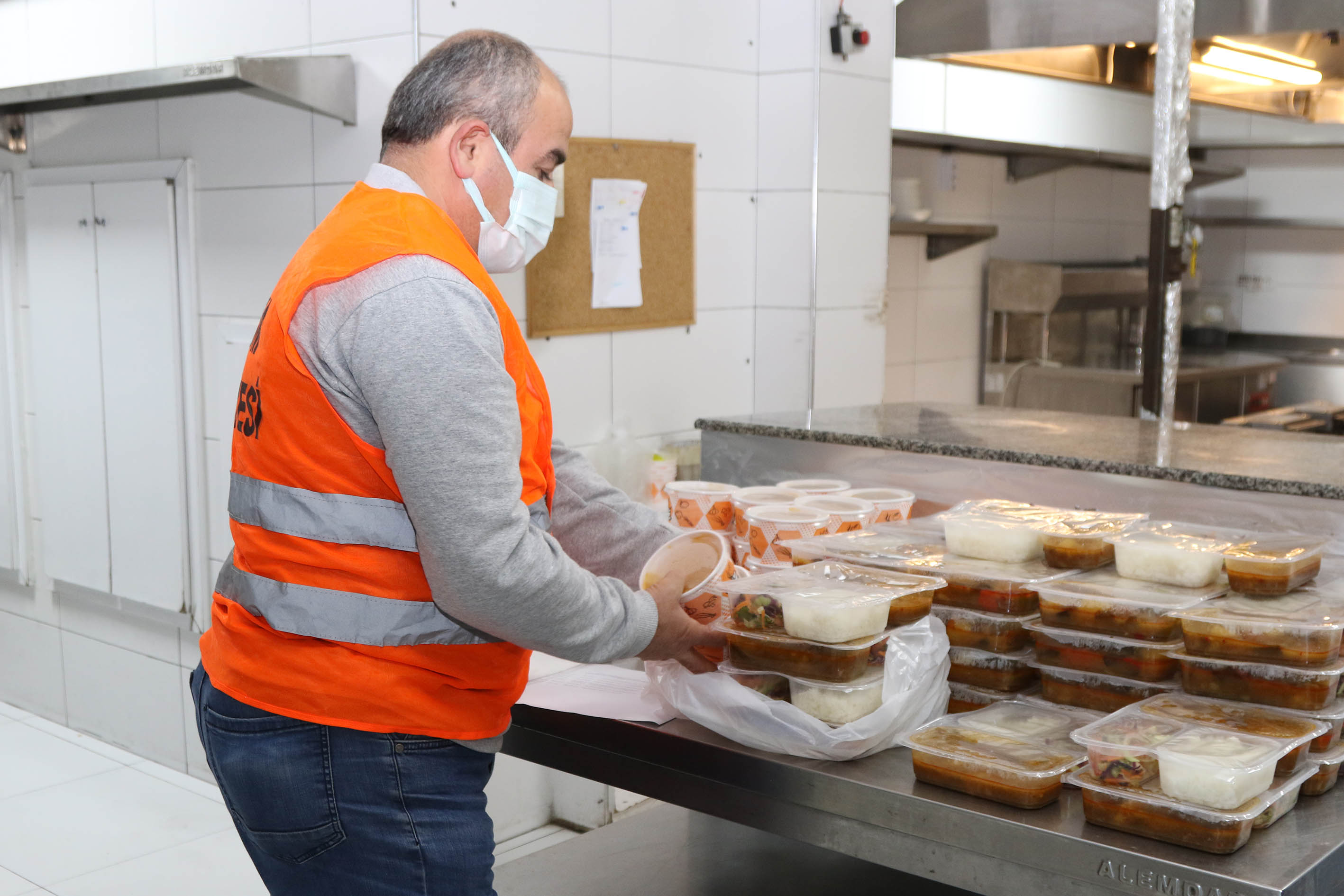 atakum-belediyesinden-karantinadaki-20-bin-540-yurttasa-sicak-yemek-destegi-6.jpg