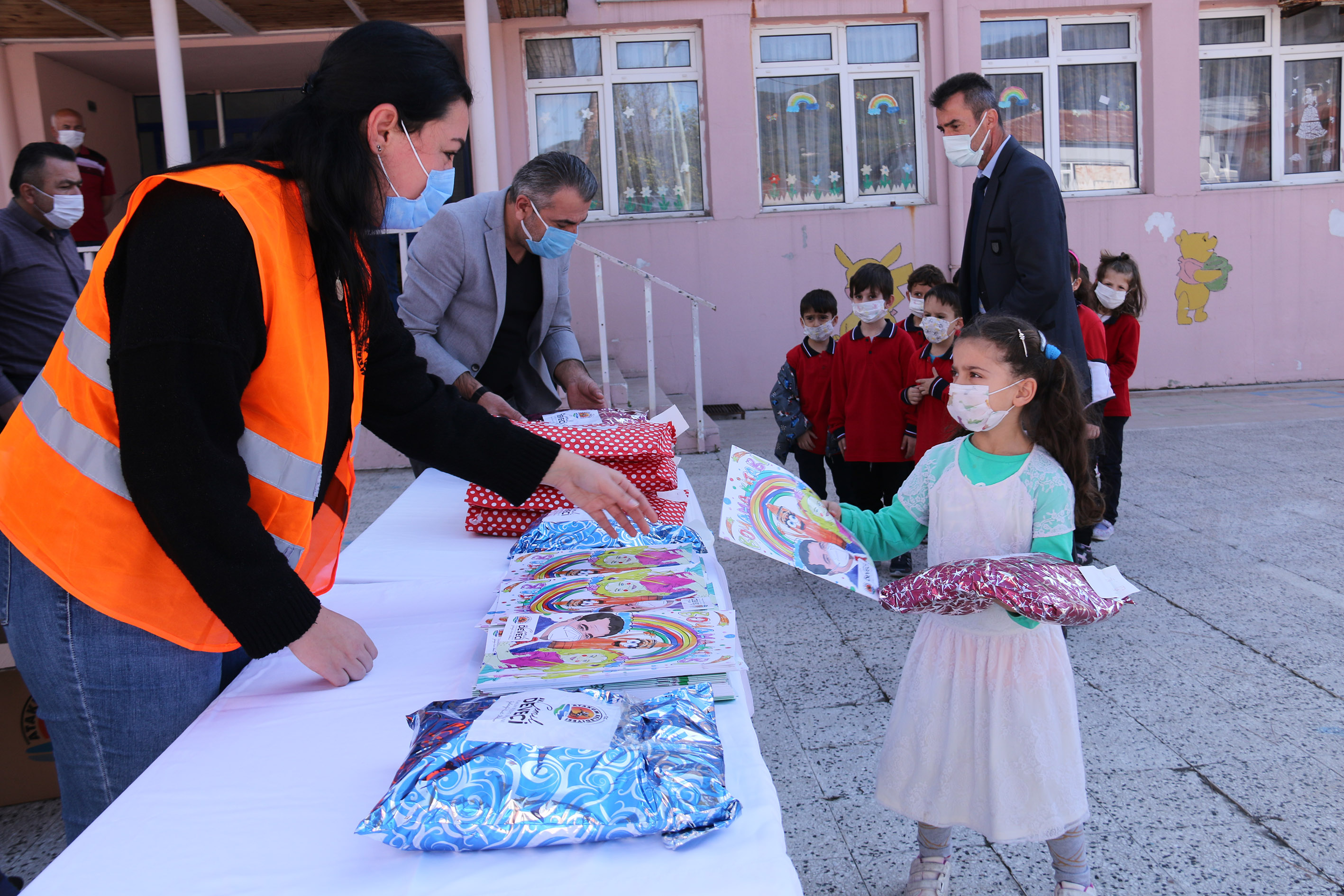 atakum-belediyesinden-ogrencilere-hediye-surprizi-3.jpg