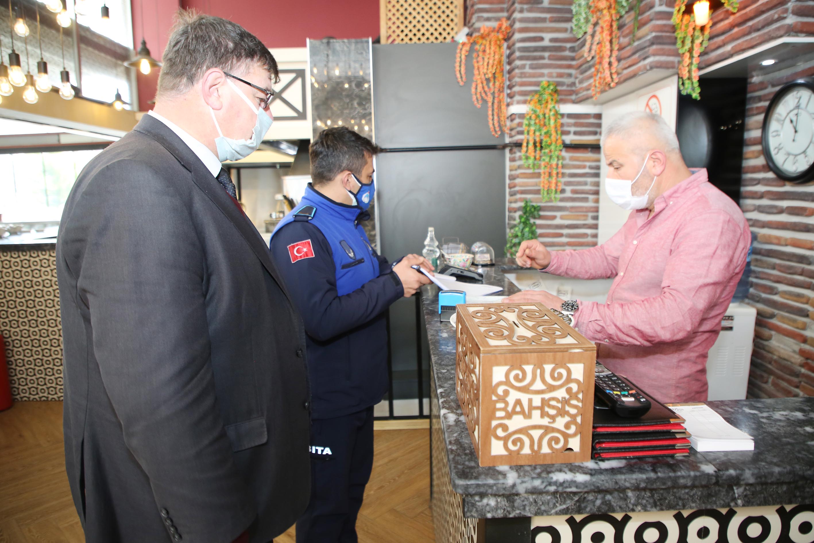 atakum-belediyesinden-restoran-ve-kafelere-tedbir-denetimi-3.jpg