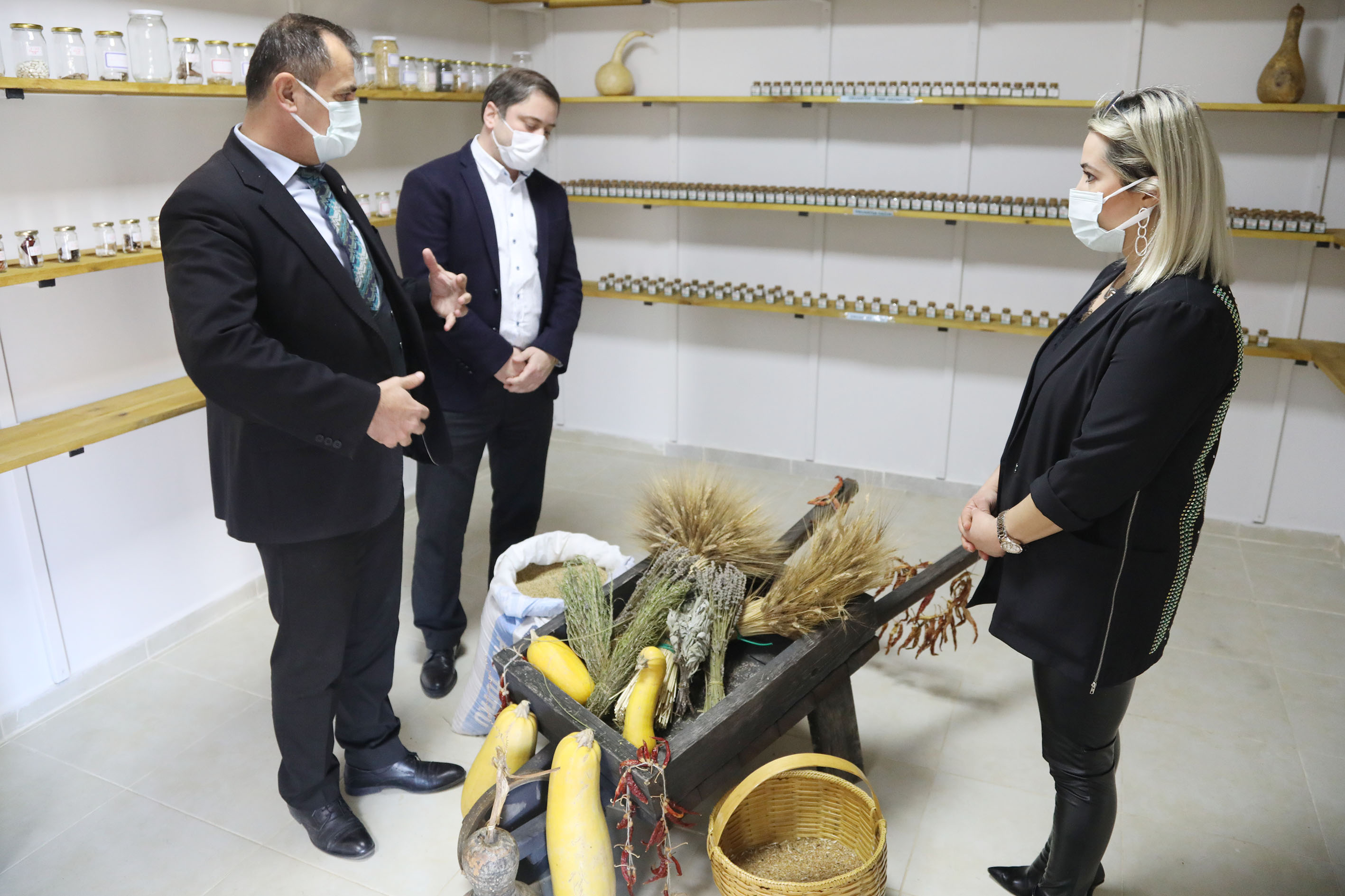 atakum-belediyesinin-tohum-bankasi-atatohum-yerel-yonetimlere-model-proje-oldu-01.JPG