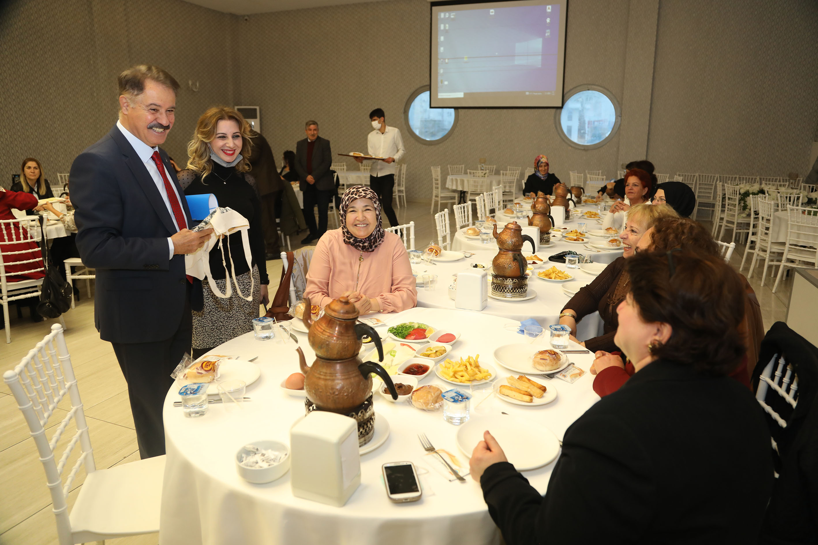 baskan-deveci-kadinin-oldugu-yerde-mucadele-olur-1.jpg