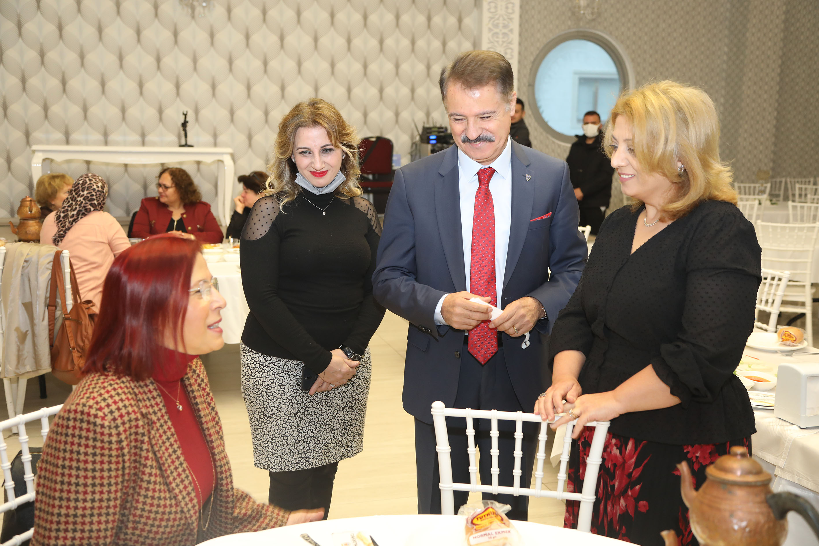 baskan-deveci-kadinin-oldugu-yerde-mucadele-olur-2.jpg