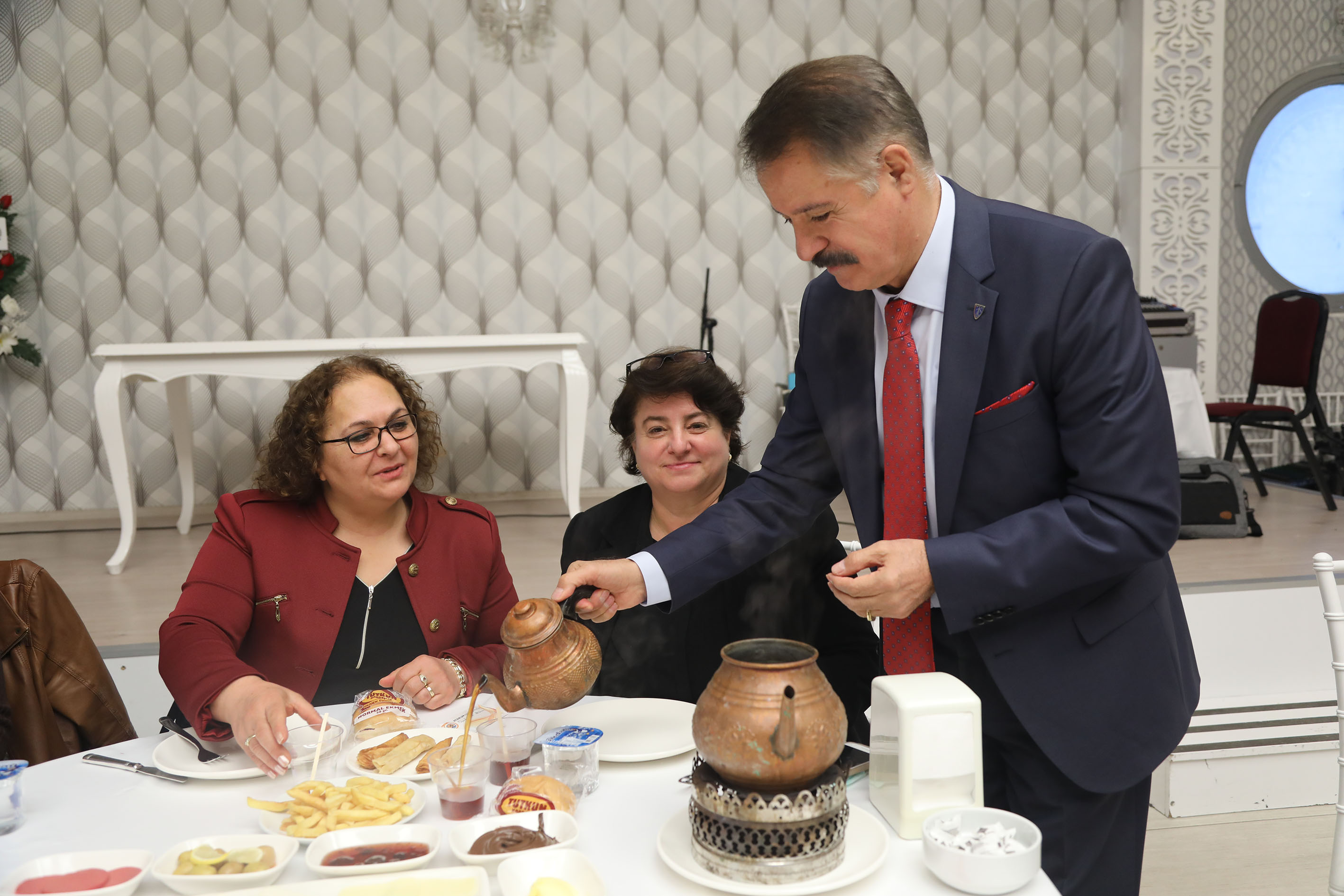 baskan-deveci-kadinin-oldugu-yerde-mucadele-olur-3.jpg