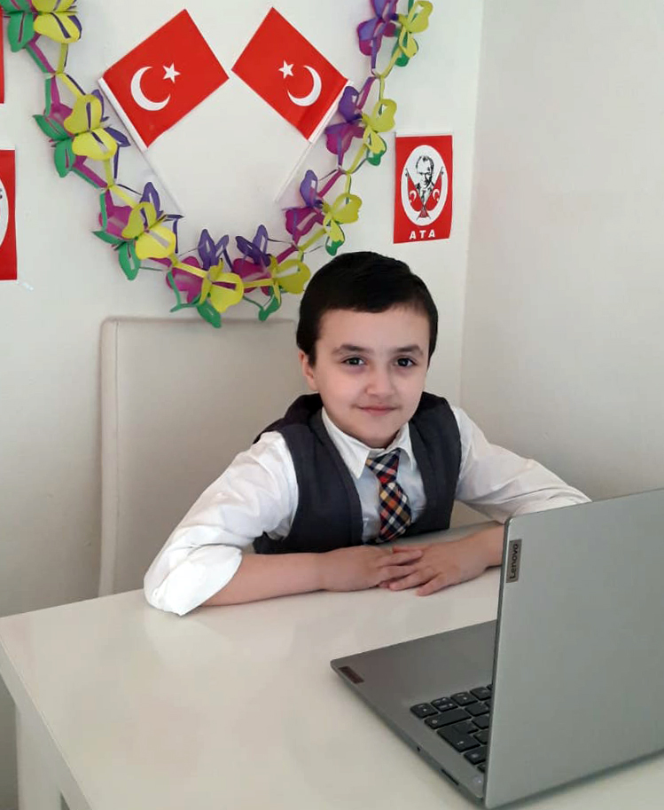 baskan-deveci-makamini-minik-baskan-meshura-telekonferansla-devretti-6.jpg