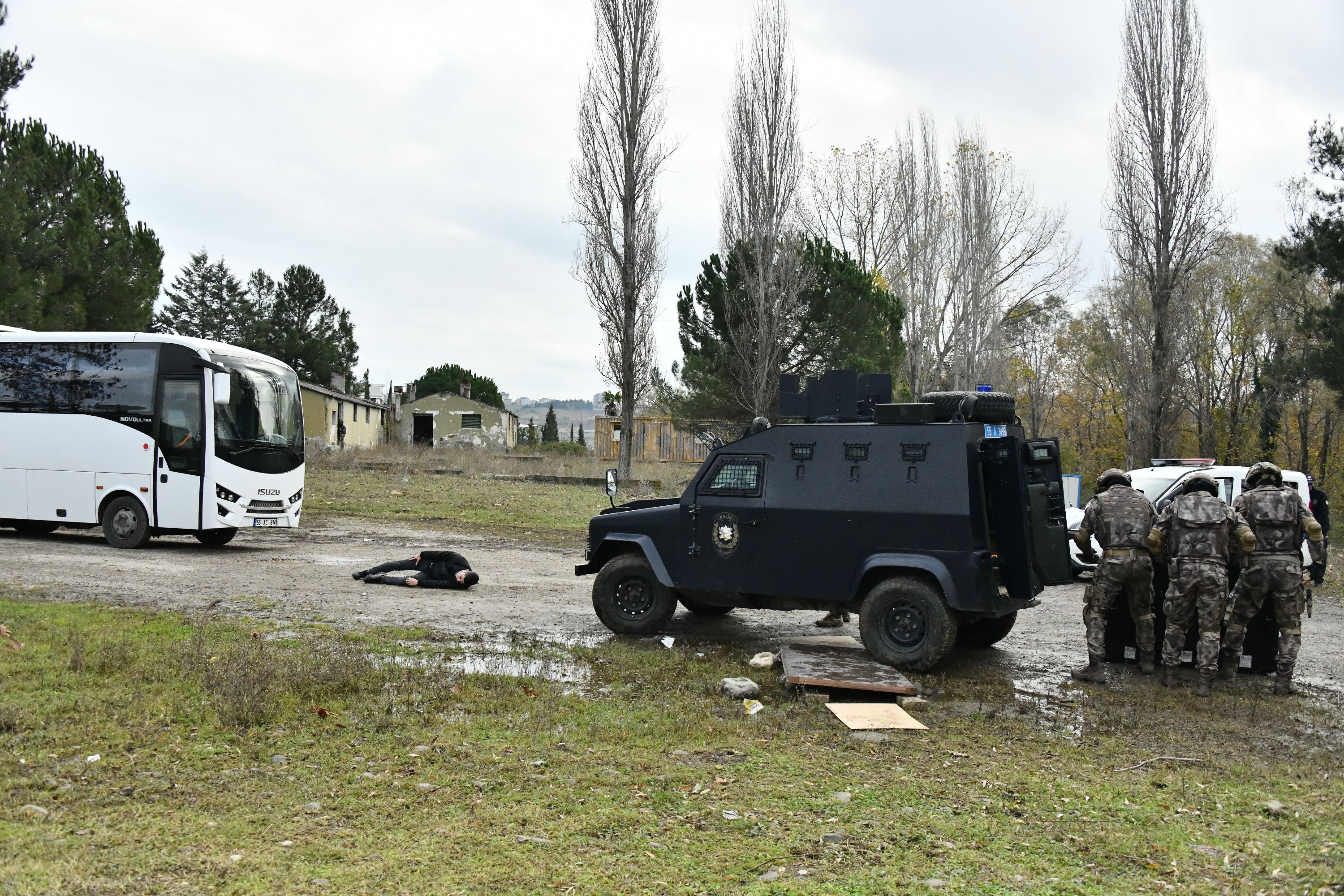 polis-2-001.jpg