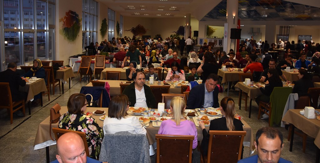 rektor-iftar-2019-15.jpg