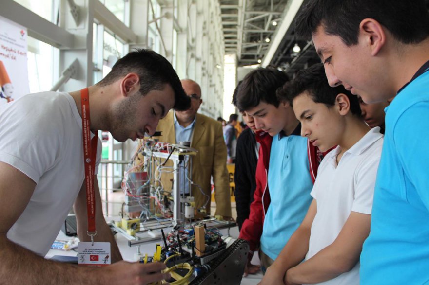 robot-yarismasi-2.jpg