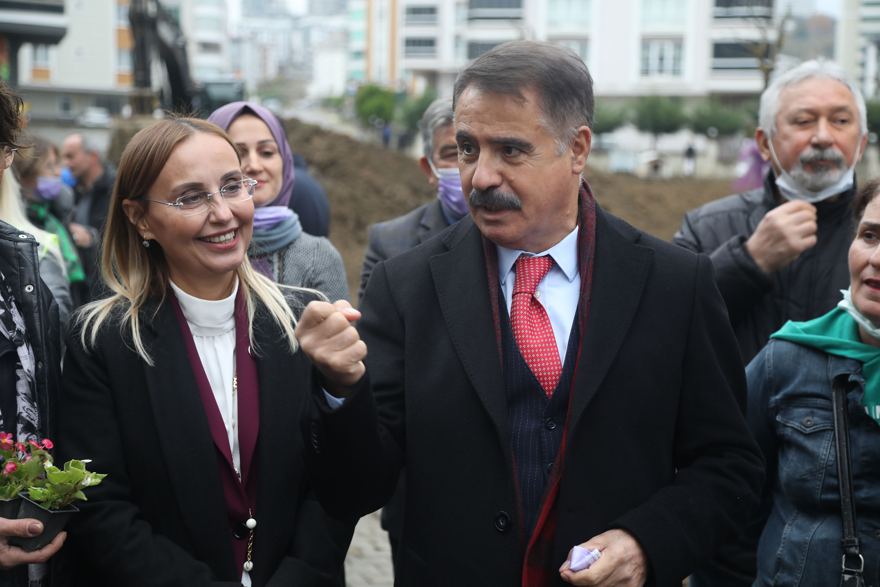 yasamdan-koparilan-kadinlar-atakumda-erguvanlarda-yasayacak-10.jpg